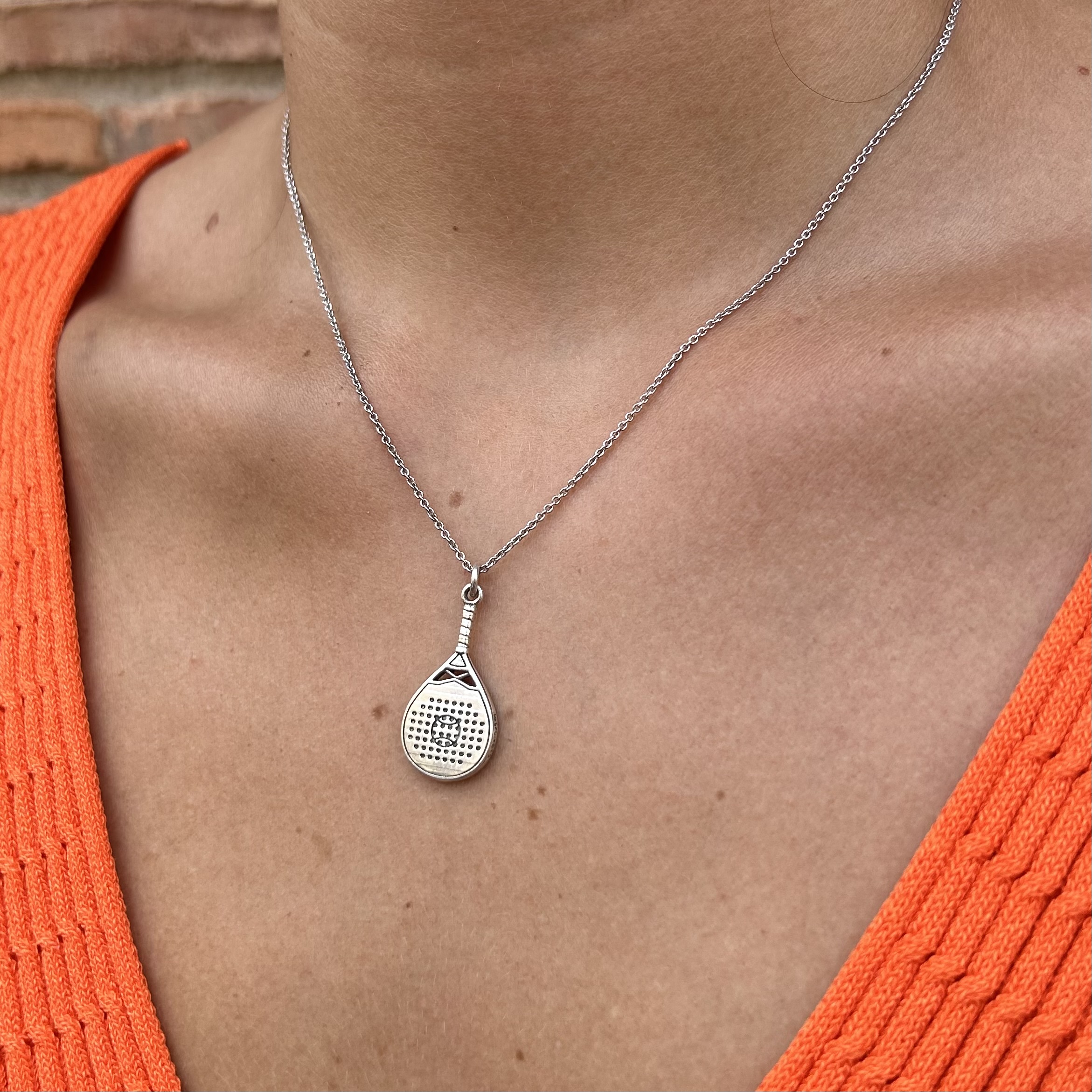 Colgante de plata modelo pala de pádel - Imagen 2